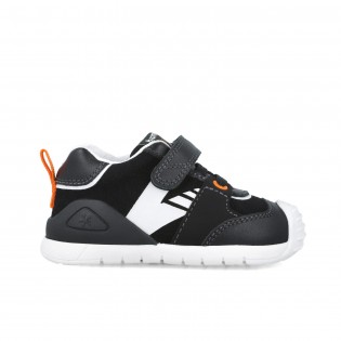 First steps sneakers...