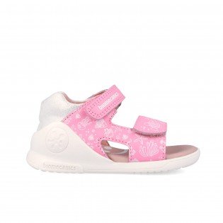 Sandalias rosas de niña...