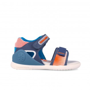 Sandalias azules de niño...