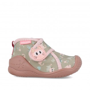 Zapatillas de casa grises...