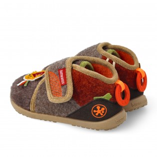 Natural-step barefoot slippers