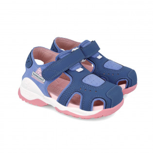 Trekking sandals for girl...