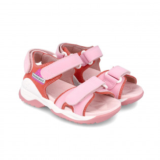 Trekking sandals for girl...